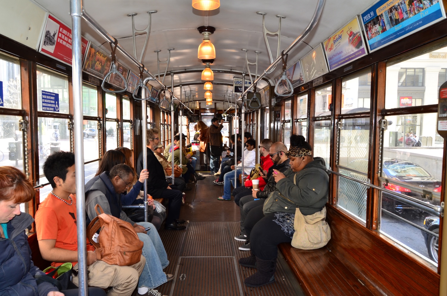 Esta fotografía la tomé en March 5 del 2012, mientras realizaba un viaje en San Francisco California. Iba dentro de un famoso cable car.